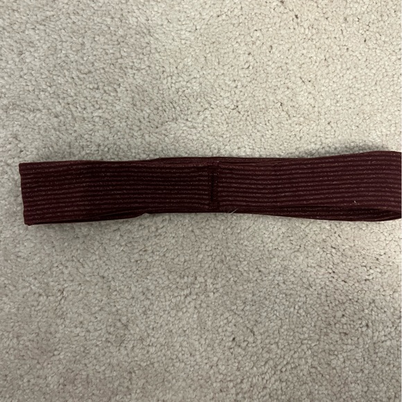Lululemon headband NWOT - one size - Picture 3 of 4
